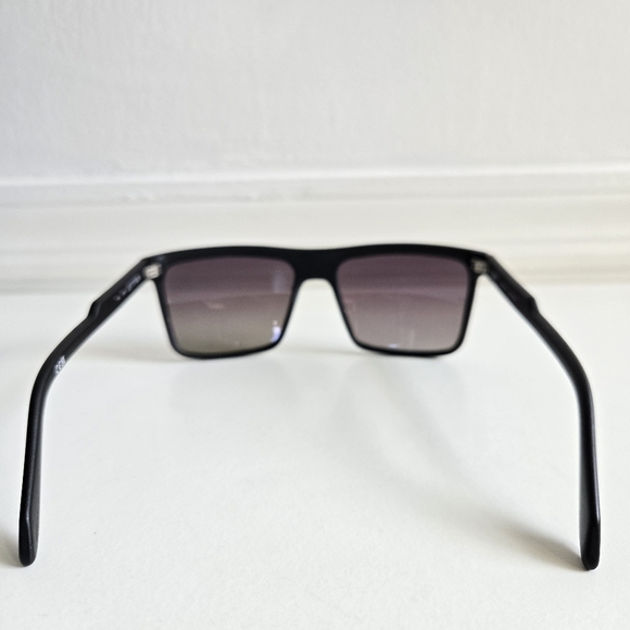 New Quay Level Up Matte Black Frame / Navy Polarized Lens Sunglasses Unisex NWOT - Picture 9 of 11